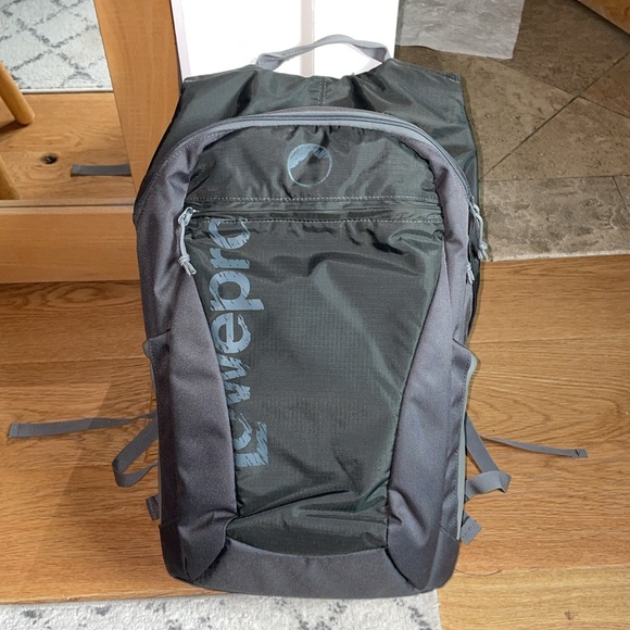 Lowepro Hatchback 22L AW Everyday Adventure/Photo Backpack. Like NEW! Slate Grey - Picture 2 of 14